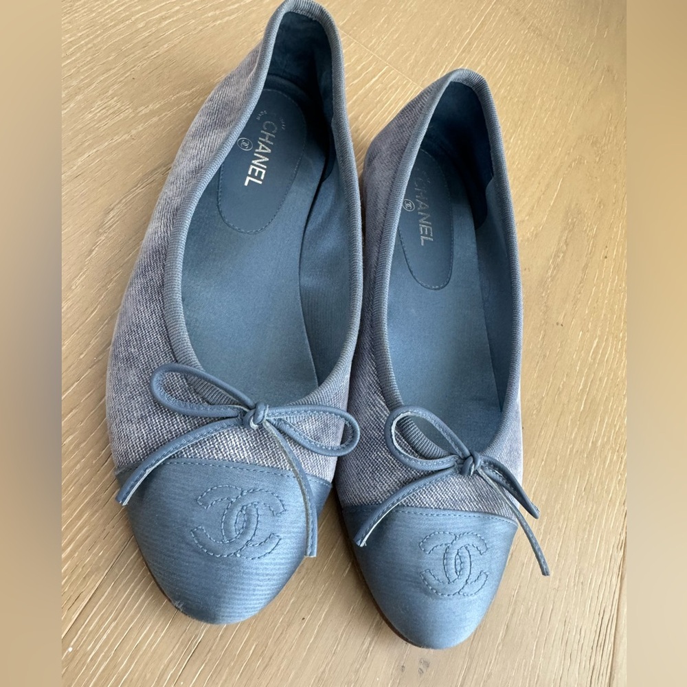 CHANEL Blue and Gray Flats - Picture 3 of 8